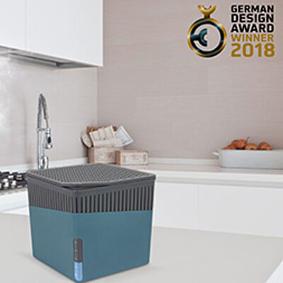 Der Raumentfeuchter Cube in Blau in der Küche