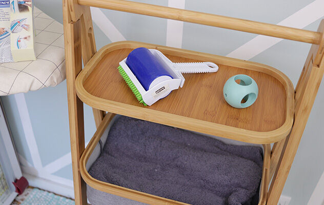 Die innovative Dauerkleiderrolle ist dank ihrer abwaschbaren Oberfläche ein dauerhafter Helfer.