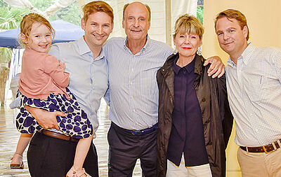 Die Familie Köllner feiert das Betriebsjubiläum