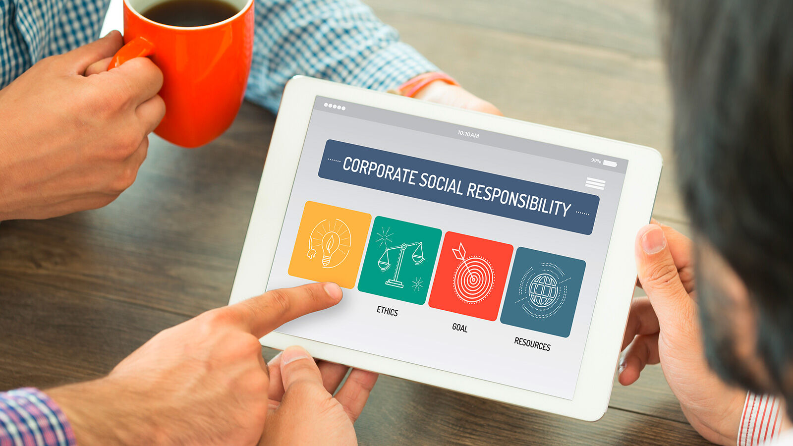 Ein Tablet Bildschirm, auf dem Corporate Responsibility dargestellt wird Ein Tablet Bildschirm, auf dem Corporate Responsibility dargestellt wird