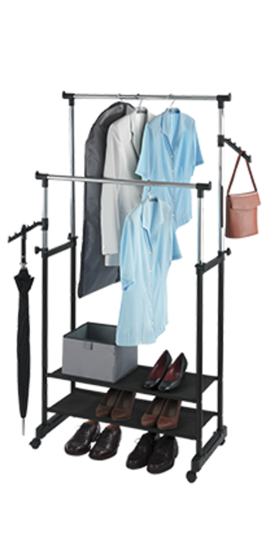 Ein Kleiderständer mit Rollen